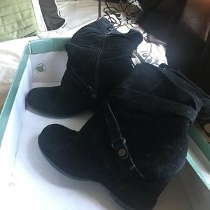 EUC Black Me Too knee boots size 8 1/2. $20